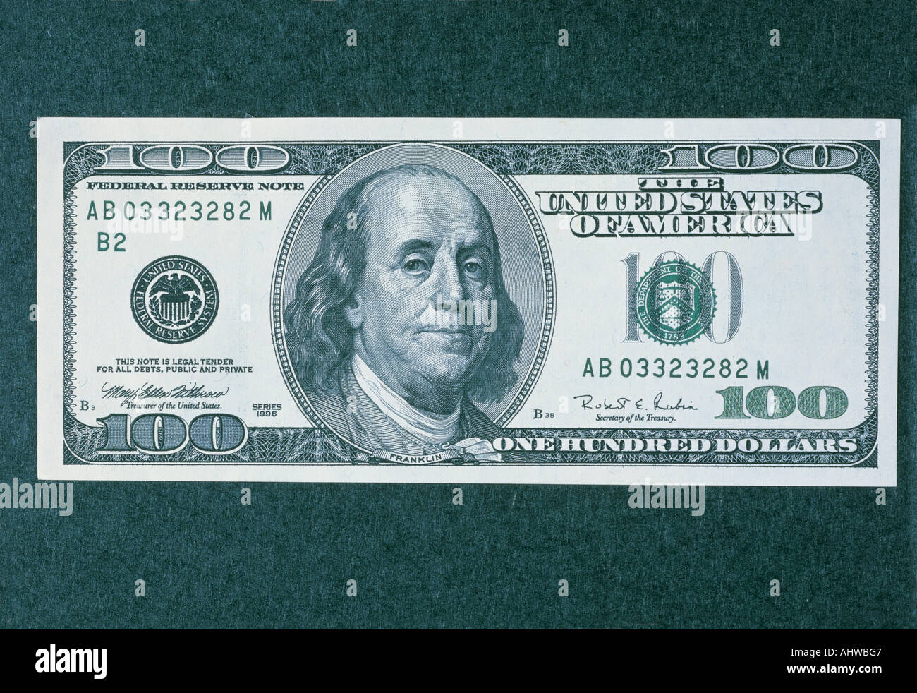 C'est l'avant de la nouvelle 100 dollar bill il montre la nouvelle grande portrait de Benjamin Franklin dans le centre Banque D'Images