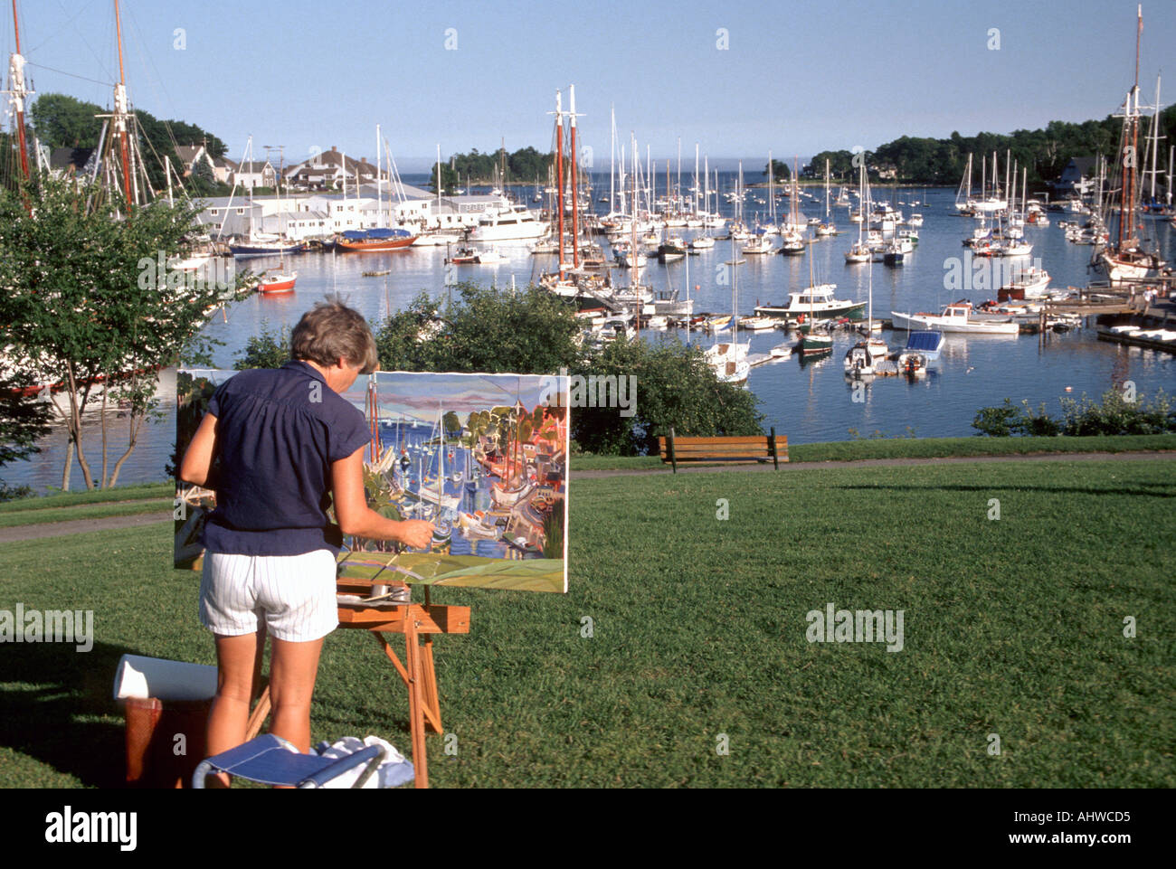 Les peintures d'une artiste féminine de la baie pittoresque au Camden Maine Banque D'Images