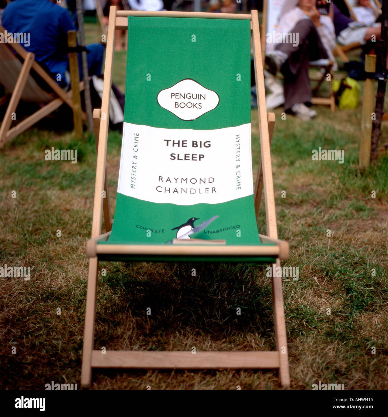 Une couverture de livre Penguin Books transat sur le Hay Festival Hay-on-Wye Powys Pays de Galles UK Banque D'Images
