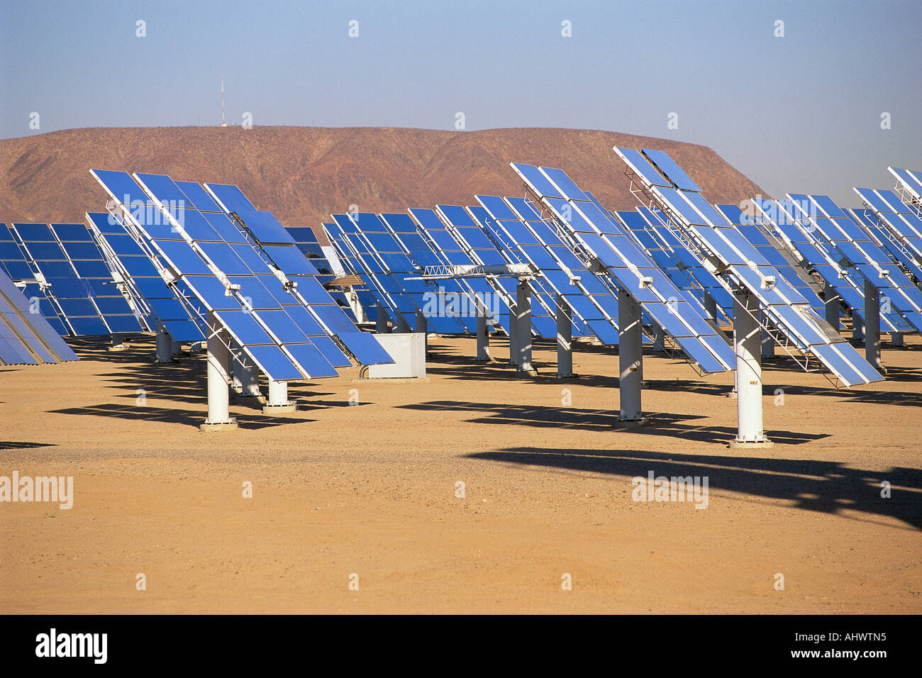 Des panneaux solaires à l'usine d'énergie solaire Banque D'Images