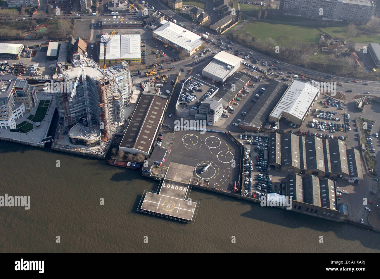 Vue aérienne oblique de haut niveau de l'héliport de Battersea, Londres SW11 England UK Janvier 2006 Banque D'Images