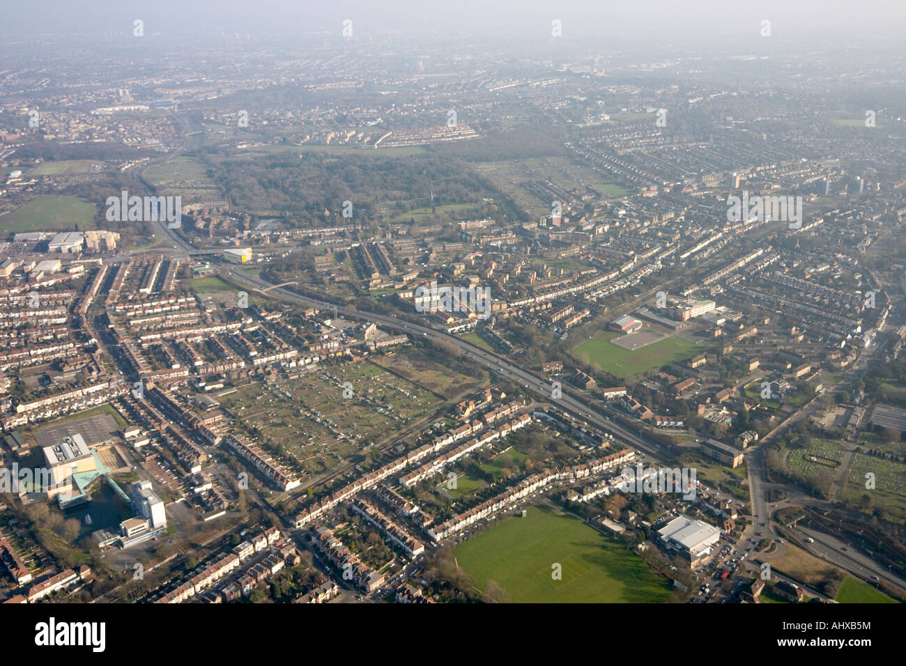 Vue aérienne oblique de haut niveau au nord-est de East Finchley London St Pancras Islington cememtary N2 N10 England UK Janvier 2006 Banque D'Images