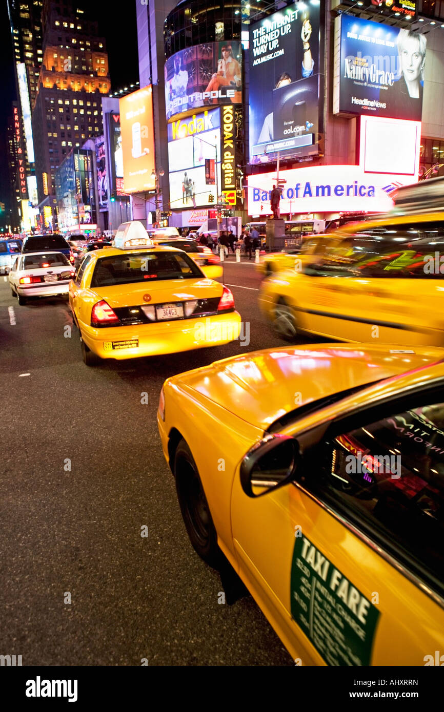 Taxi à Times Square, New York City Banque D'Images