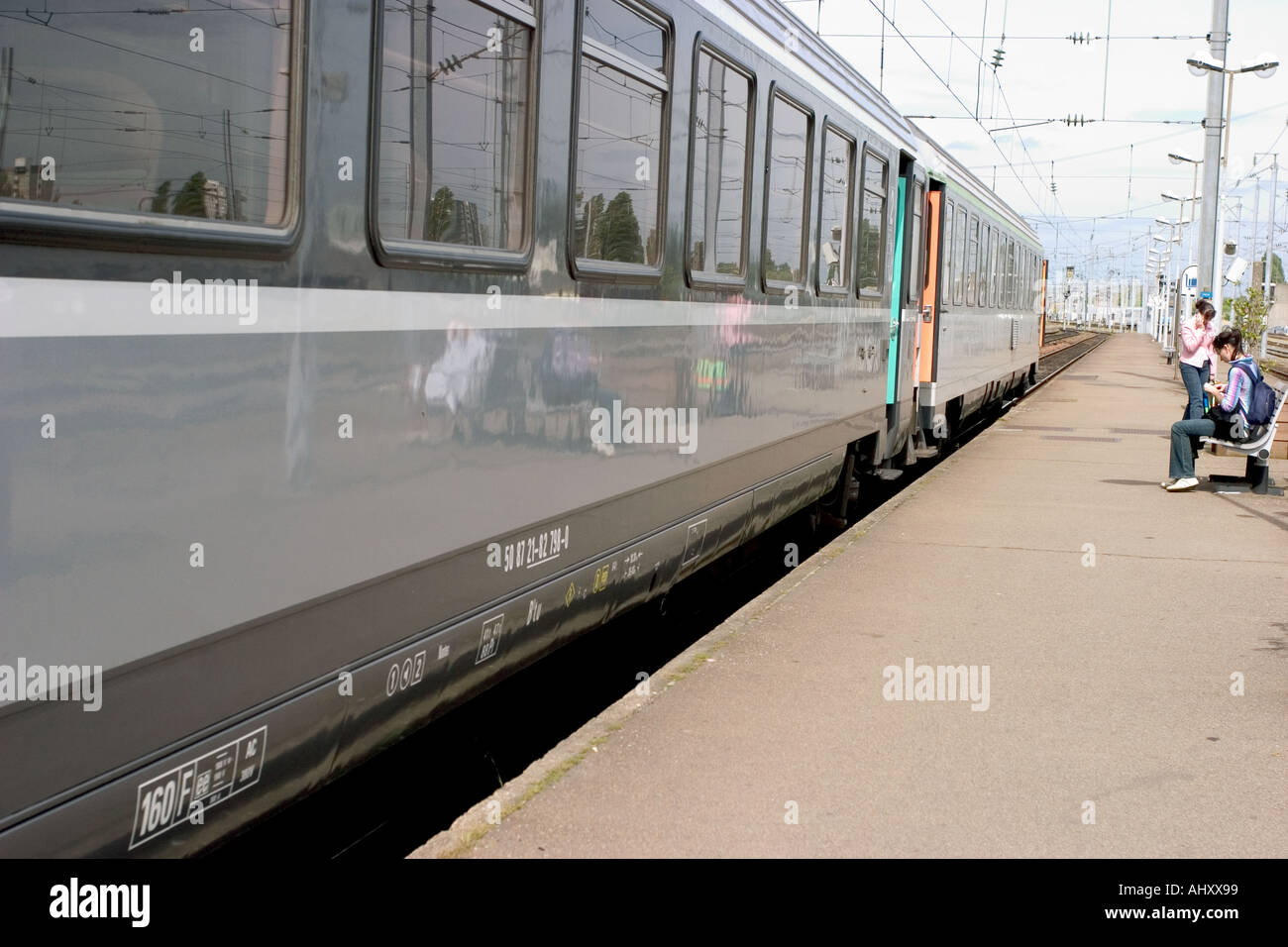 Corail ter train français sur bank Banque D'Images