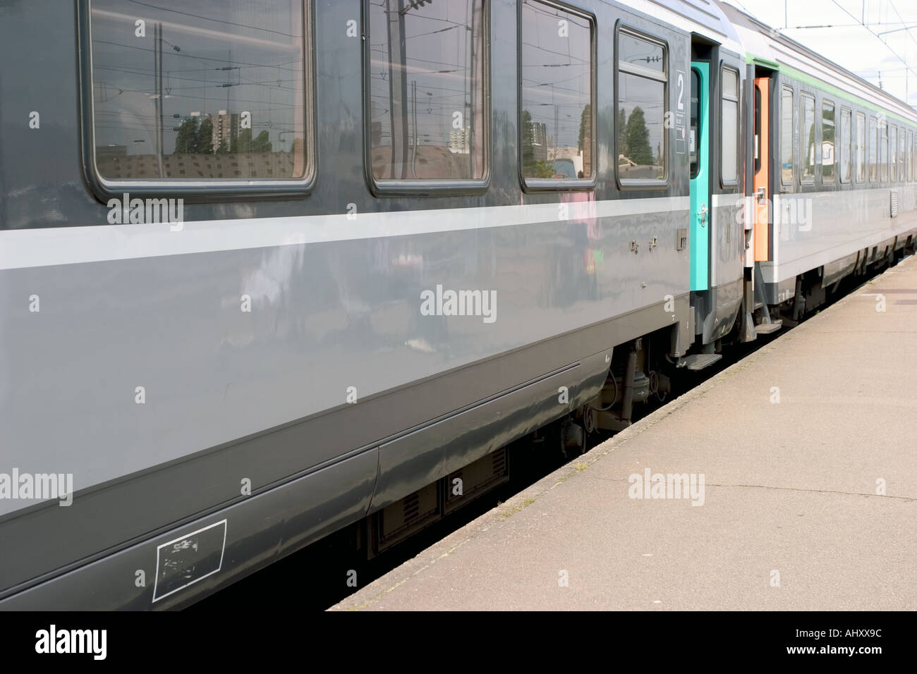 Corail ter train français sur bank Banque D'Images