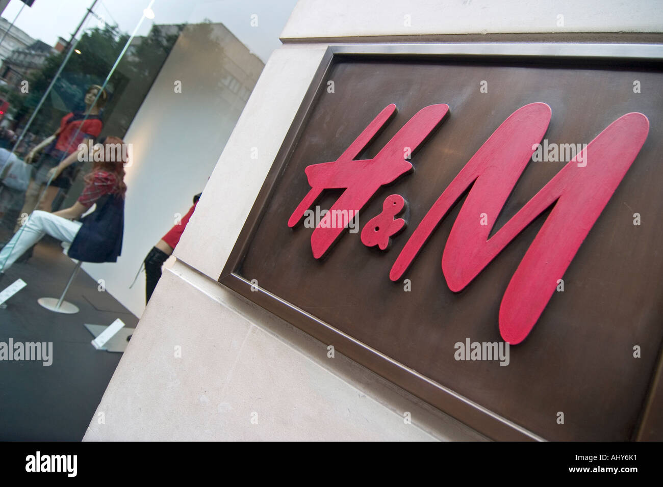 Close up de H et M signer et vitrine sur Oxford Street Banque D'Images