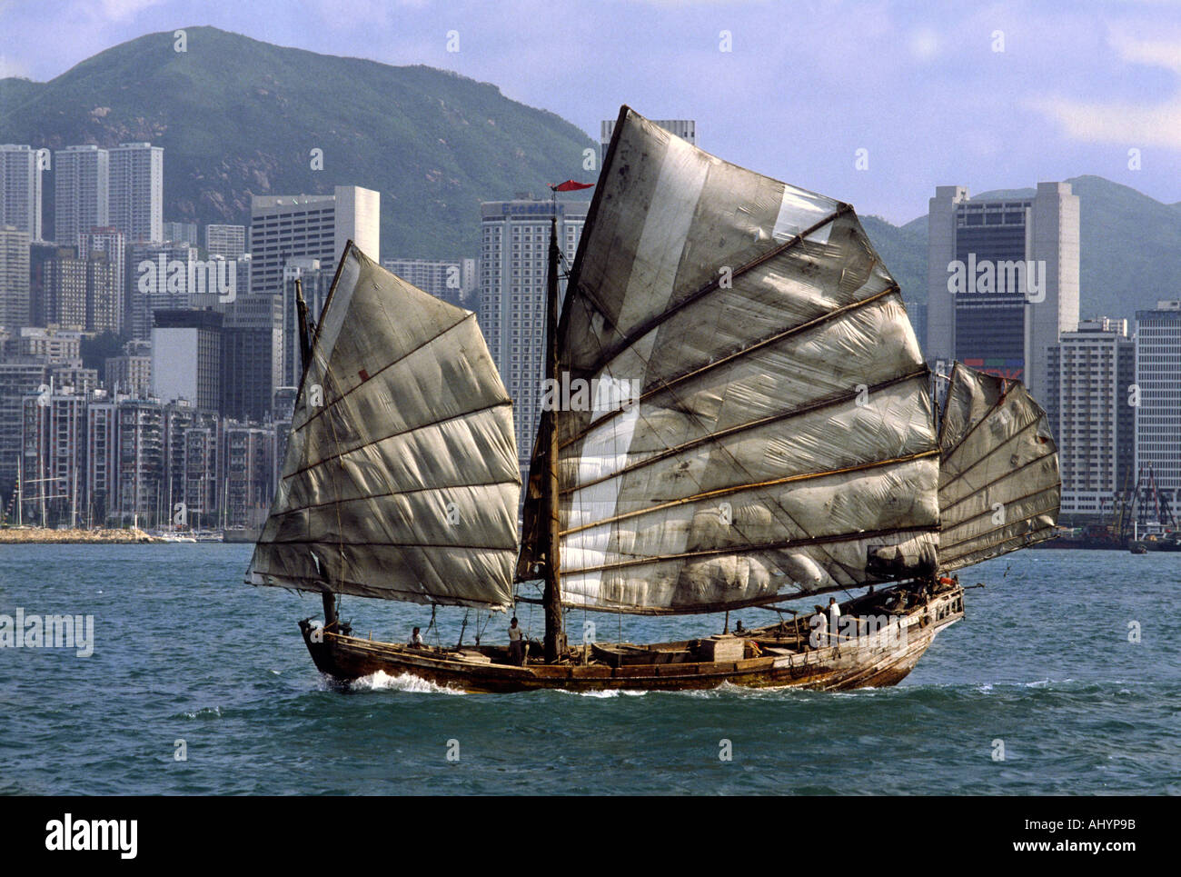 Ordure en full sail Victoria Harbour Hong Kong Banque D'Images