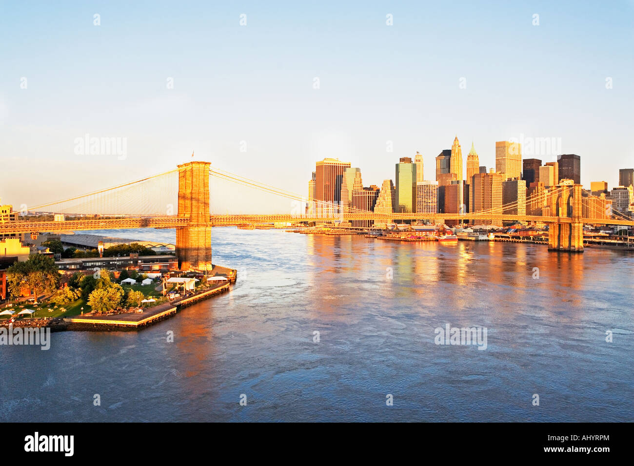 New York City skyline et le pont de Brooklyn Banque D'Images