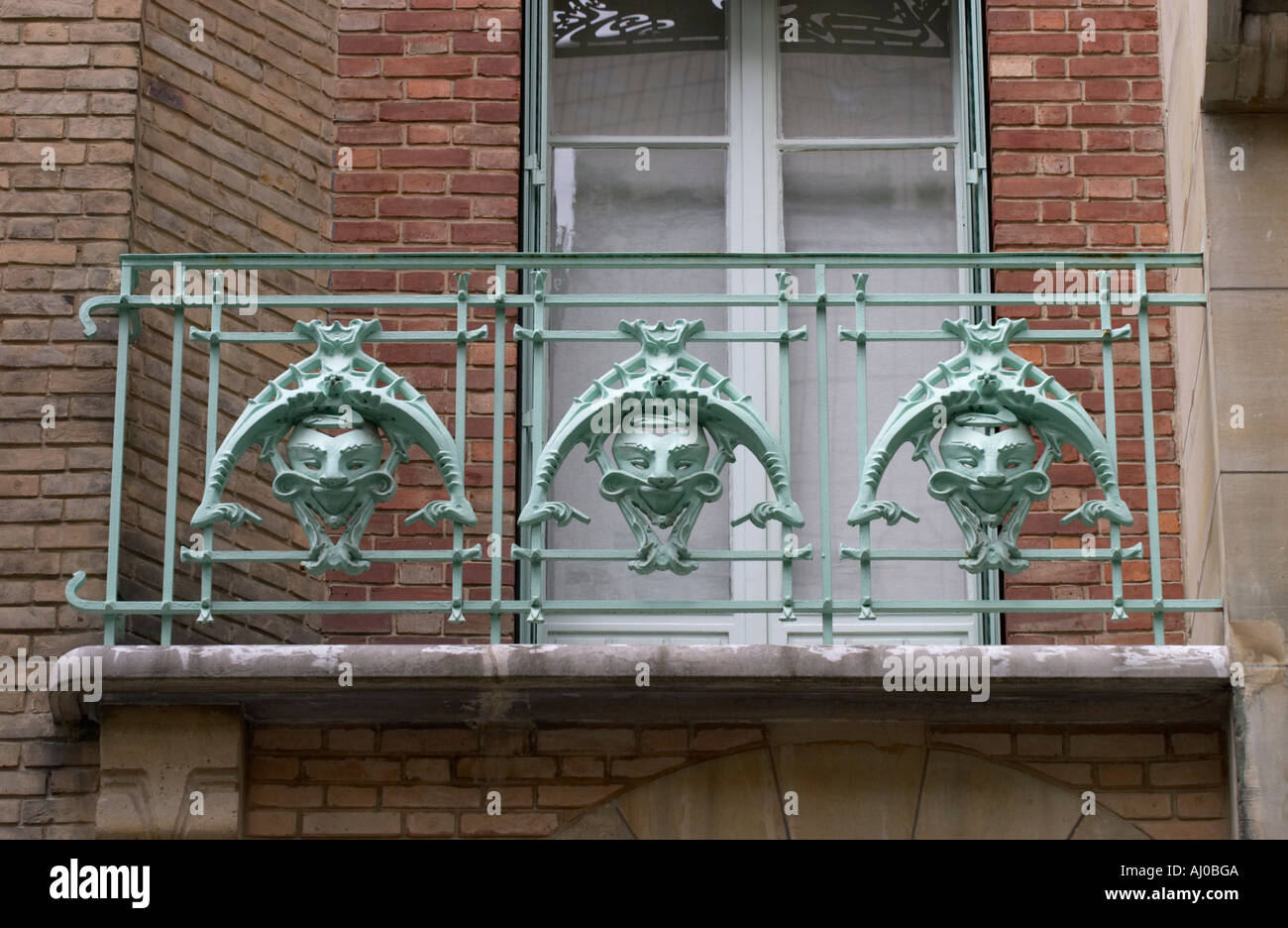 Balcon décoratif au Castel Béranger l'architecture Art Nouveau d'Hector Guimard à Paris France Banque D'Images