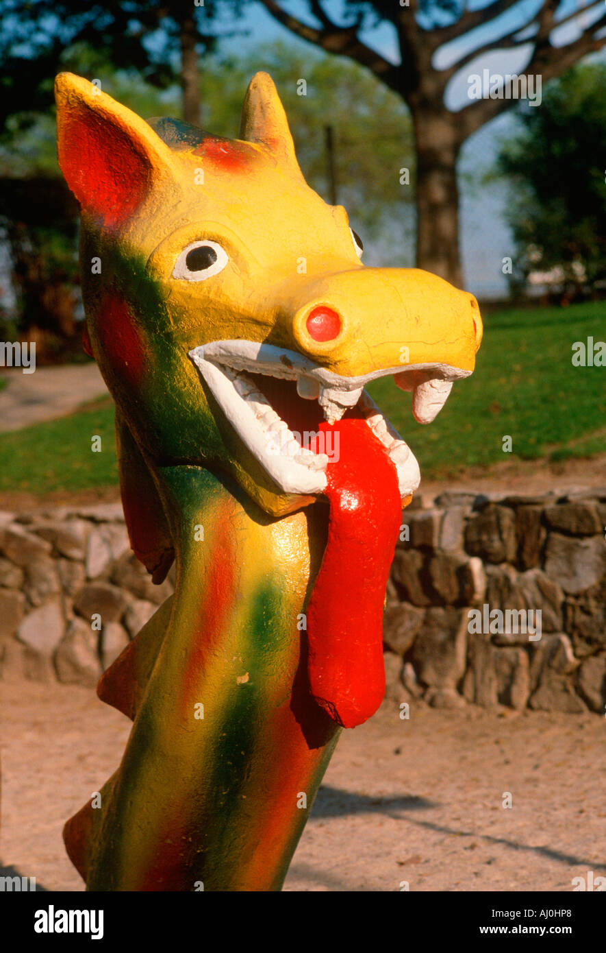 Serpent de mer dans un terrain de jeux pour enfants Jardin Grove CA Banque D'Images