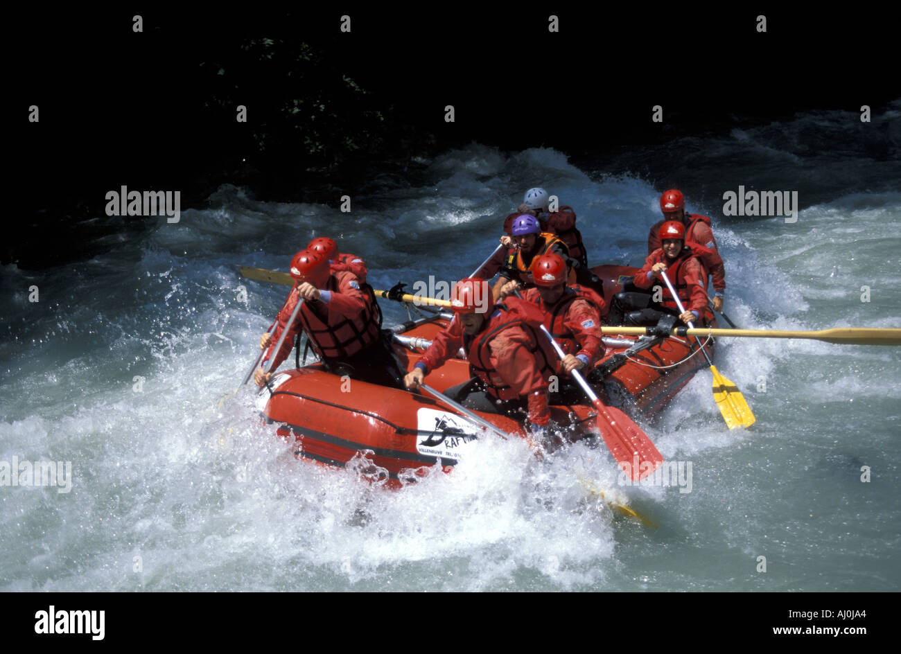 Les garçons de l'Aventure Rafting Dora Baltea river Villeneuve Valle d aosta Italie Banque D'Images