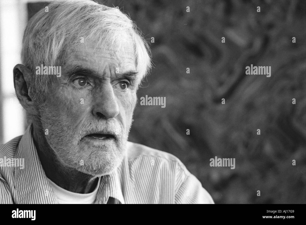 Timothy Leary 1920 F 1996 un écrivain psychologue militant pour la recherche et l'utilisation des drogues psychédéliques et 60s Banque D'Images