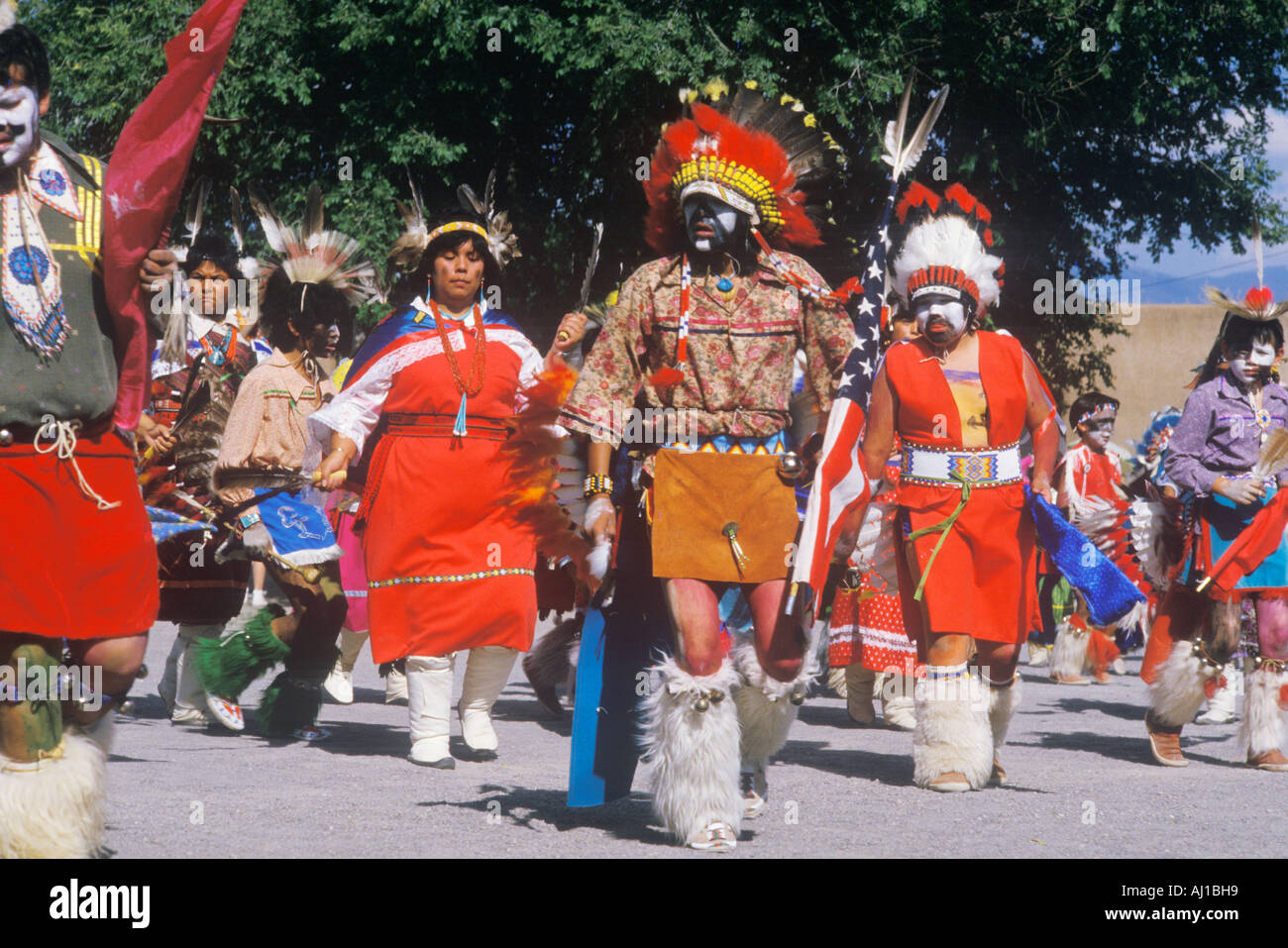 Les Américains autochtones participant à la cérémonie de la danse du maïs Santa Clara Pueblo NM Banque D'Images