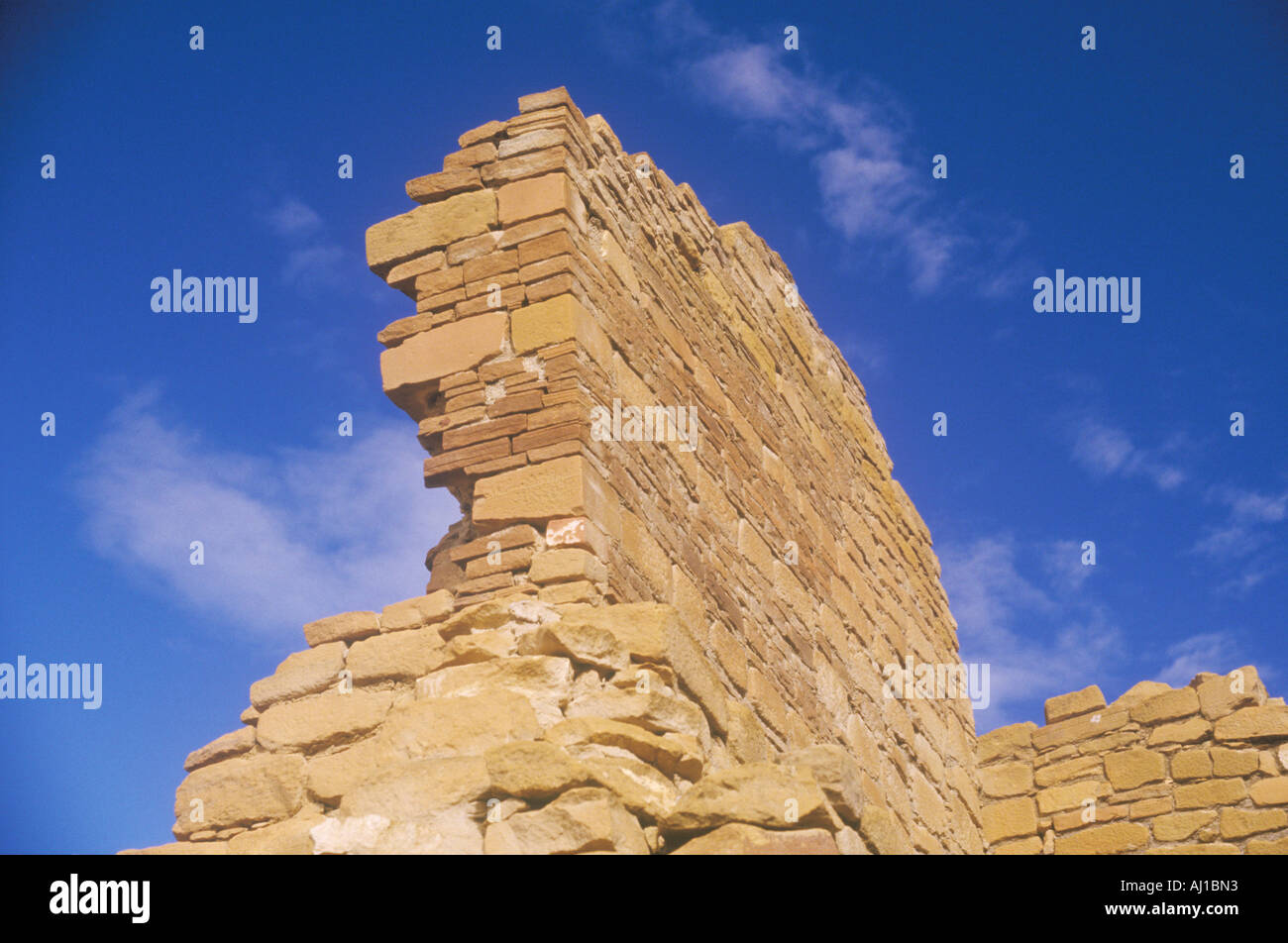 Mur de briques vers 1060 Adobe annonce des ruines indiennes de Chaco Canyon Le Centre de la civilisation indienne, NM Banque D'Images
