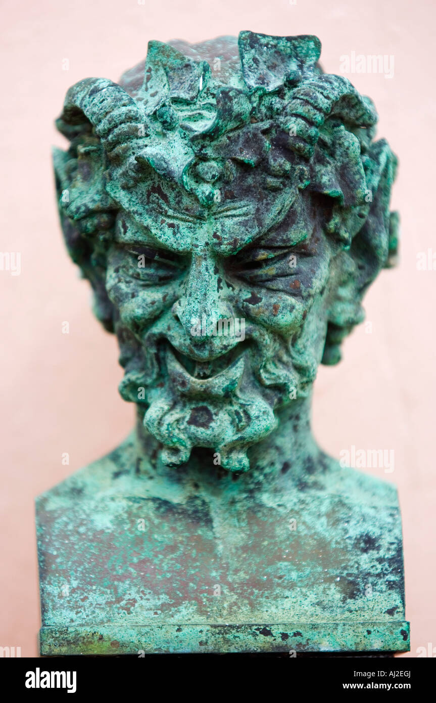 Sculpture du dieu grec, Bacchus dans le jardin de Little Whale House, Little Whale Cay Banque D'Images