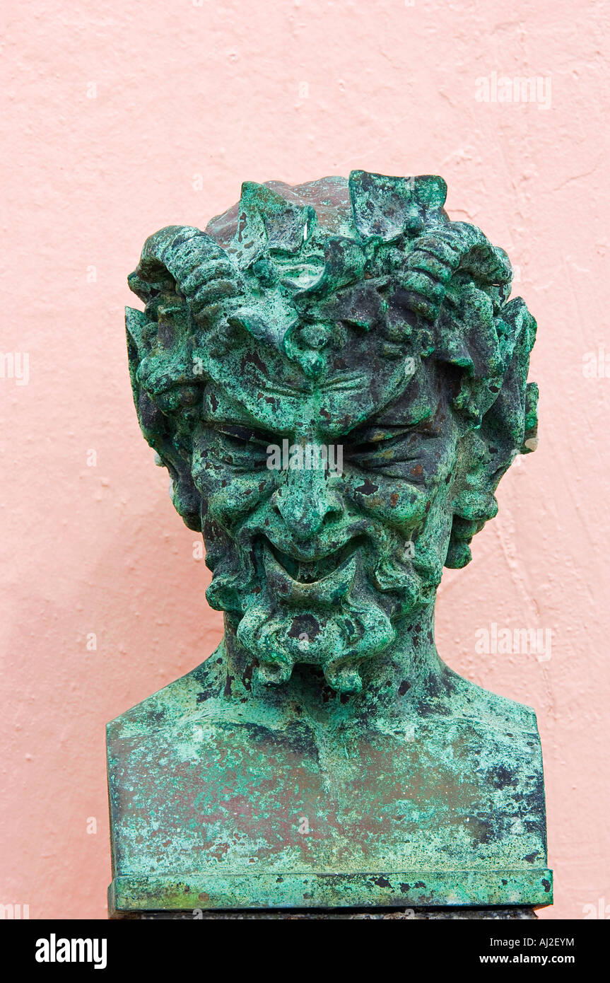 Sculpture du dieu grec, Bacchus dans le jardin de Little Whale House, Little Whale Cay Banque D'Images