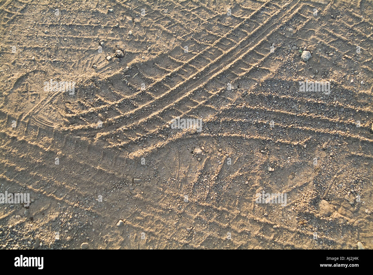 Les traces de pneus dans le sable Détails Route de terre Banque D'Images