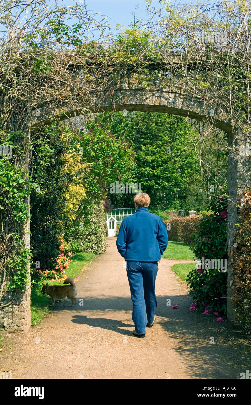 Promenade dans le jardin d'ornement de Ardgillan stately home le nord du comté de Dublin, Irlande Banque D'Images