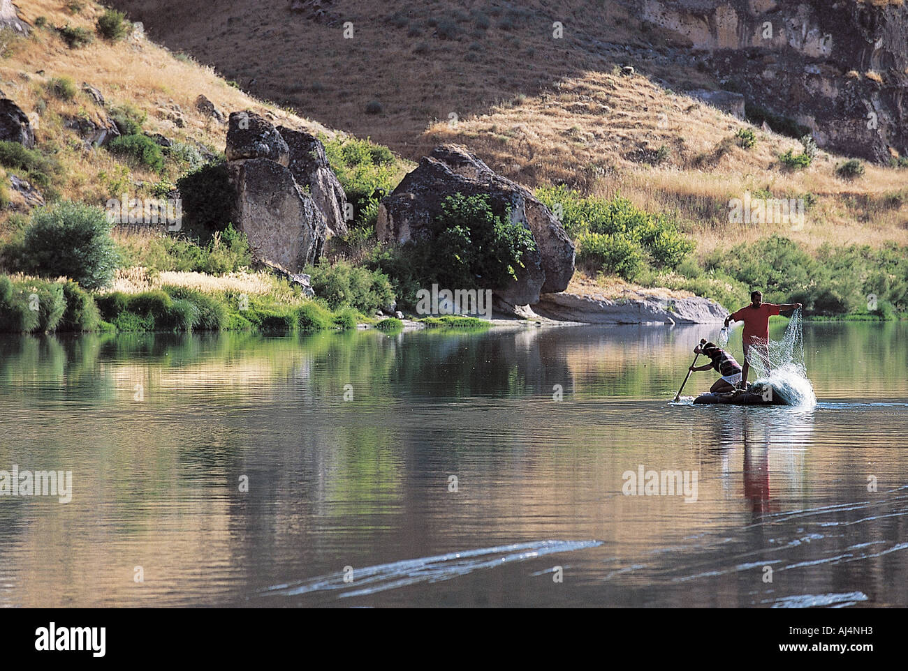 La pêche dans la rivière Tigre, Hasankeyf Turquie. Banque D'Images