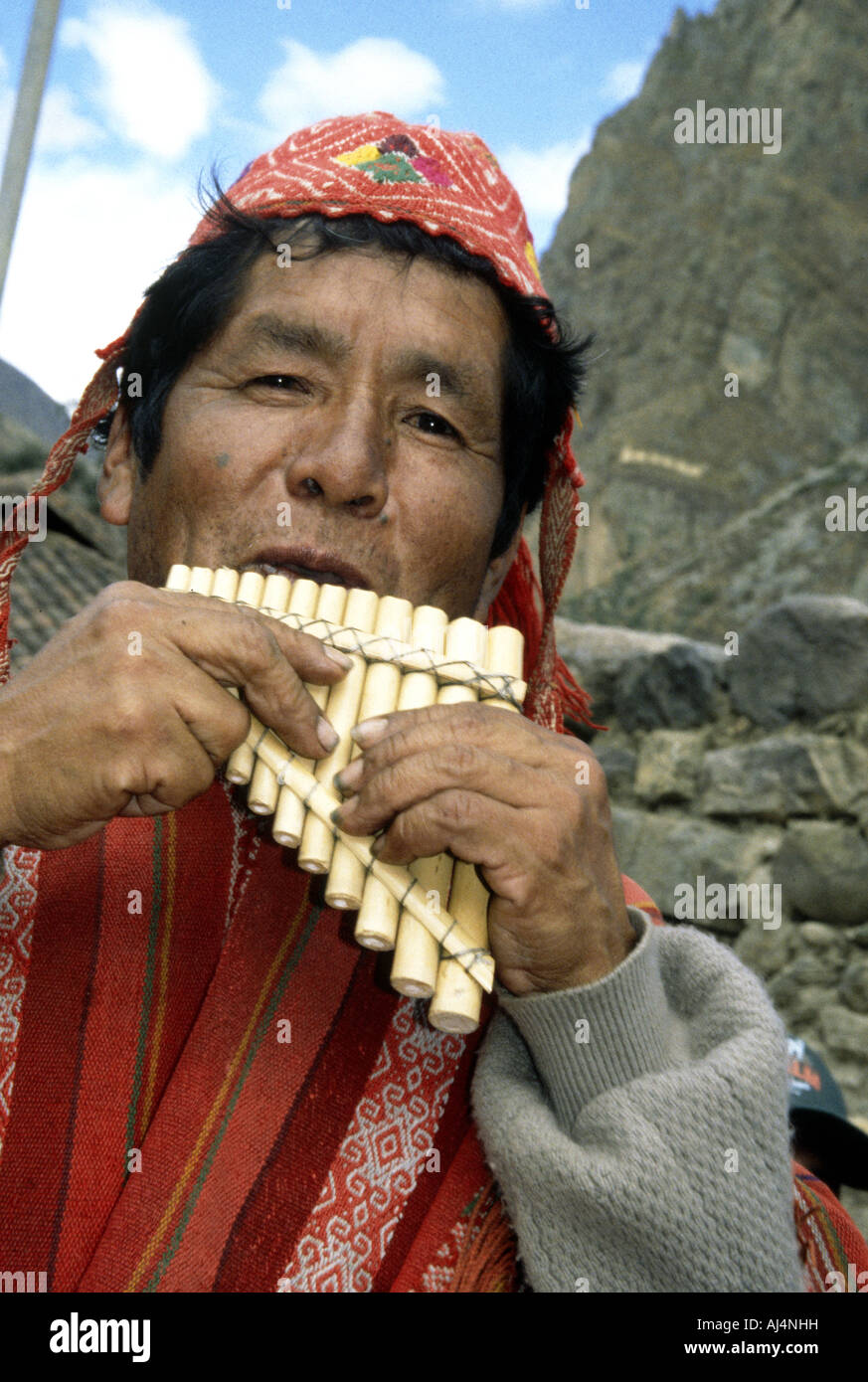 Musicien jouant la flûte de près de Pérou Machu Pichu Banque D'Images