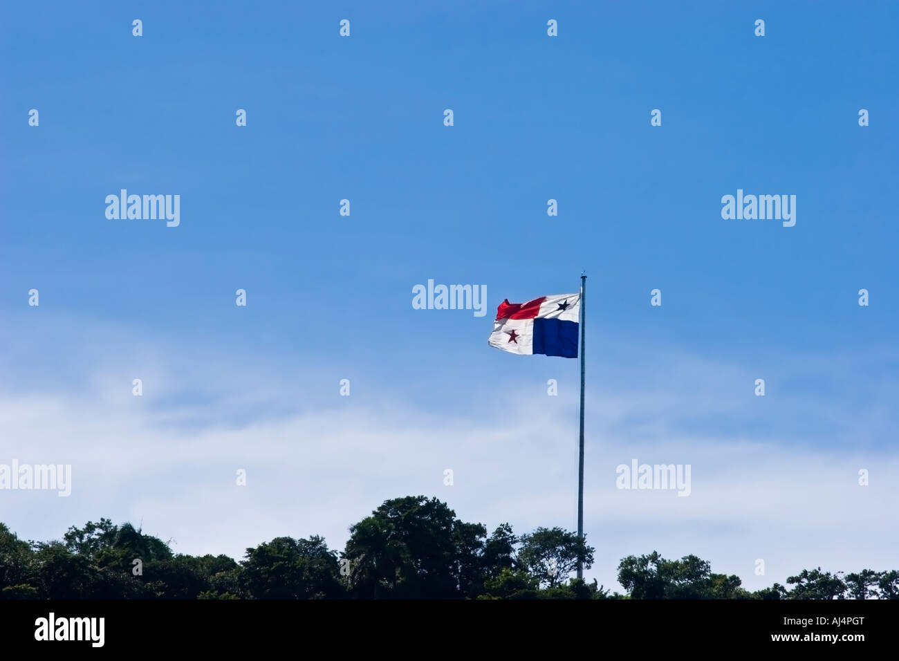Brandir le drapeau panaméen sur Ancon Hill Banque D'Images