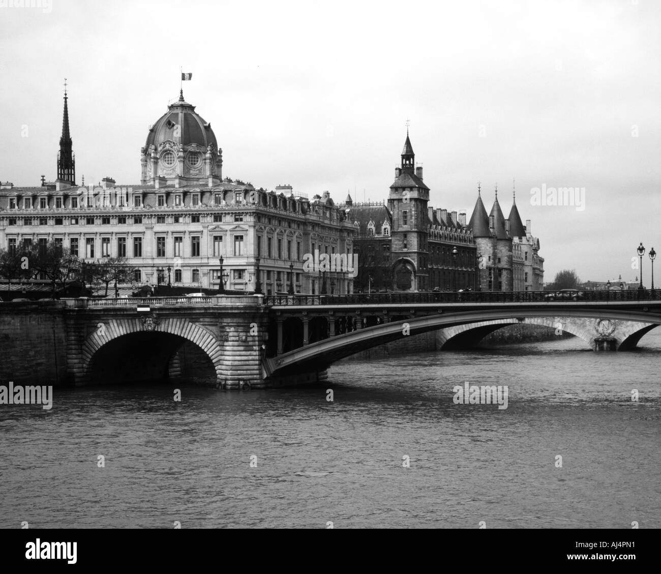 Pont Notre Dame Pont, Droit du commerce électronique et de la Cour de la Conciergerie Paris France Banque D'Images
