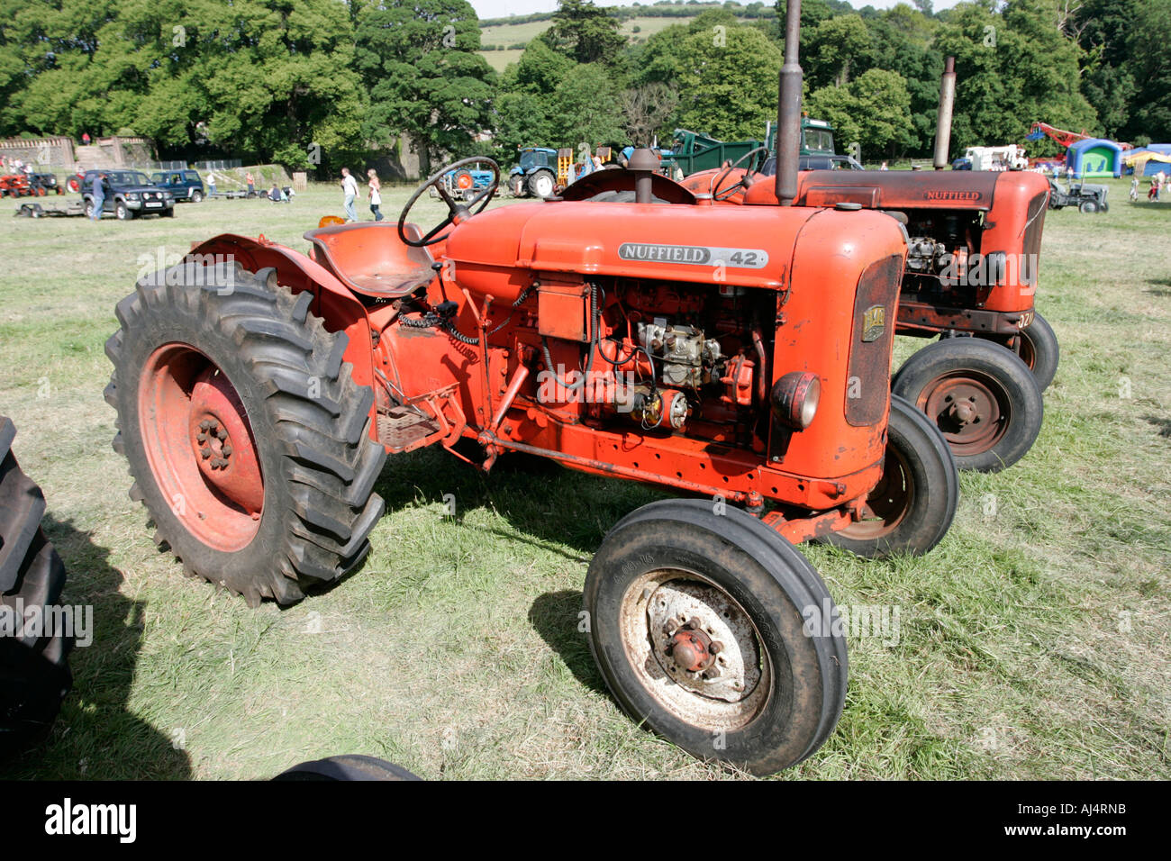 Nuffield 342 tracteur tracteur vintage classique lors du rassemblement en gourgois château open day le comté d'Antrim en Irlande du Nord Banque D'Images