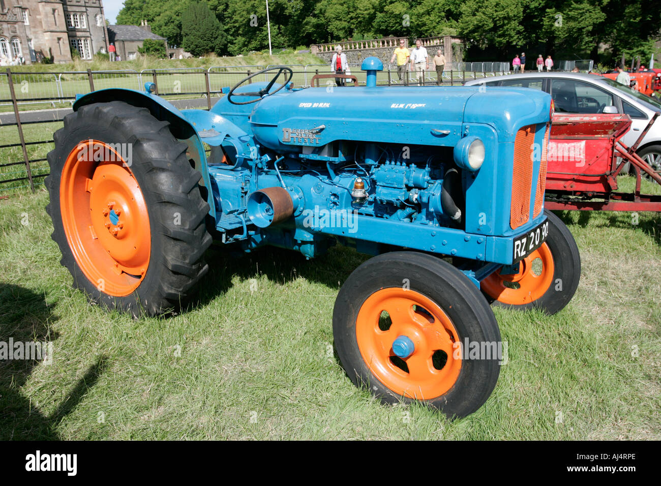 Diesel tracteur Fordson Major classique lors du rassemblement en tracteur vintage gourgois château open day le comté d'Antrim en Irlande du Nord Banque D'Images