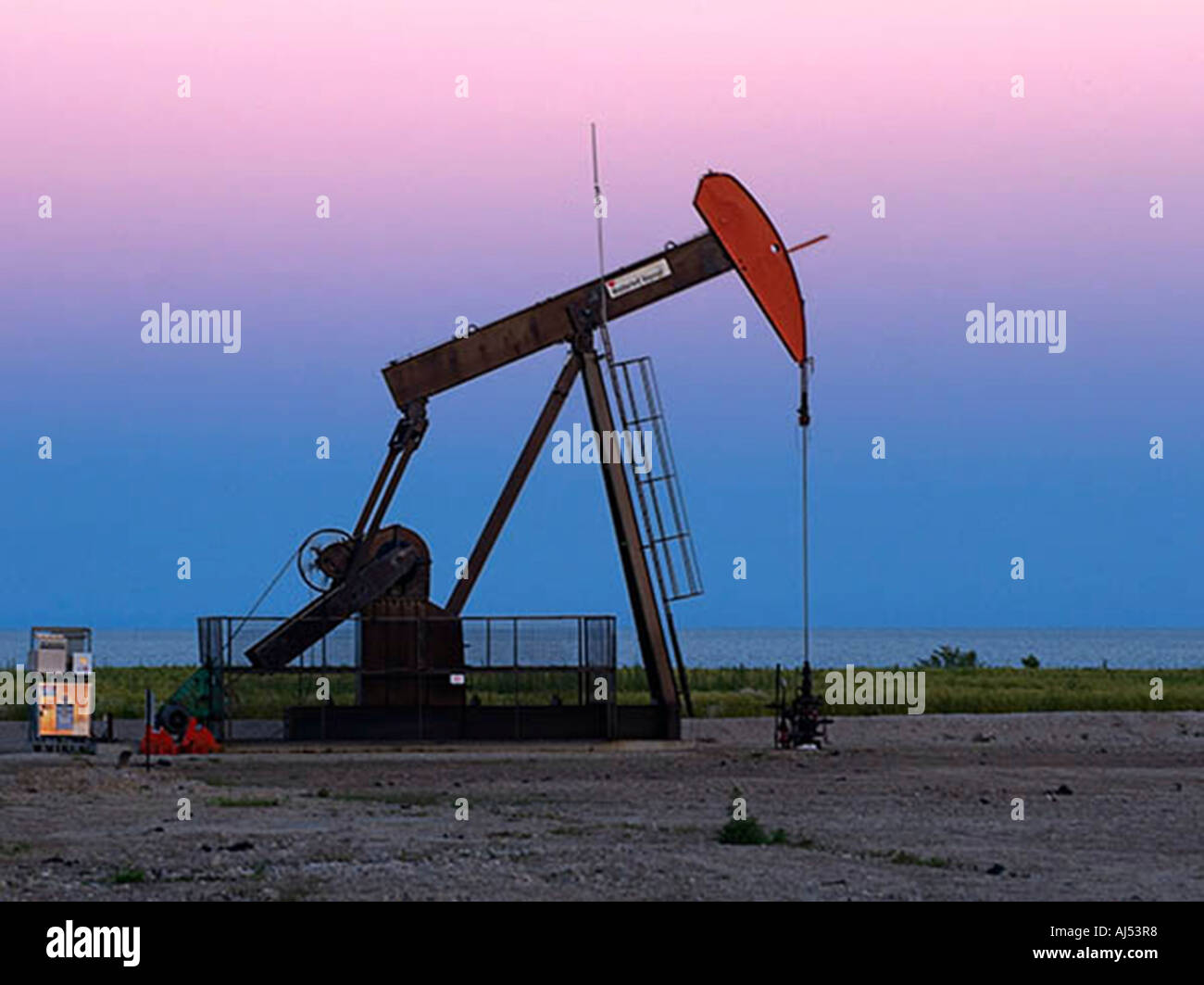 Pompage de pétrole brut Pétrole Derrick Banque D'Images
