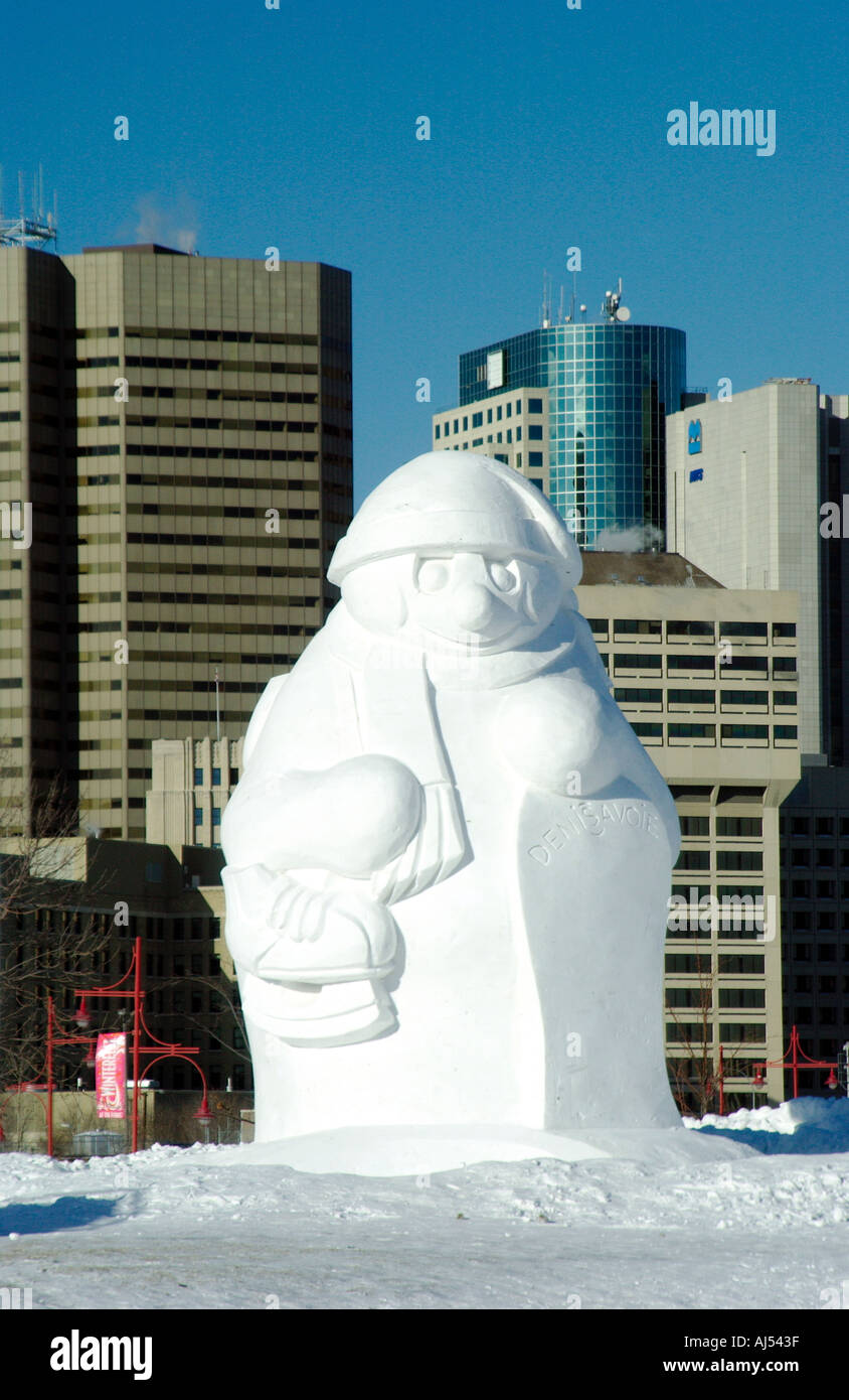 Sculpture de neige et le Winnipeg skyline de Portage et Main en hiver Banque D'Images