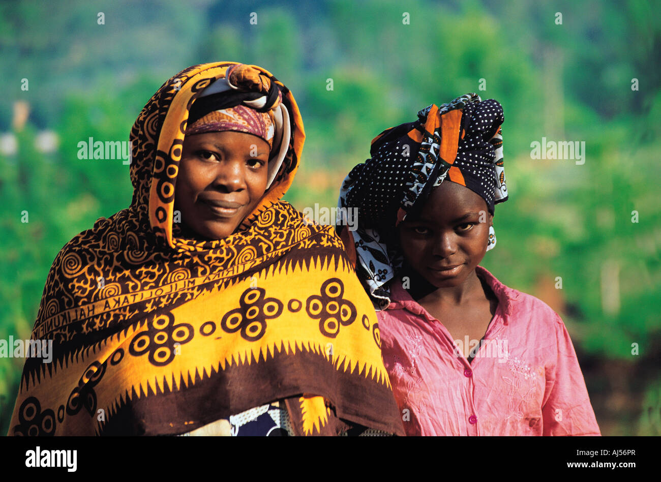 L'Afrique traditionnelle typique des femmes de la zone de forêt Usambara  haché principalement pour l'agriculture de l'Afrique de l'Est Tanzanie  Photo Stock - Alamy
