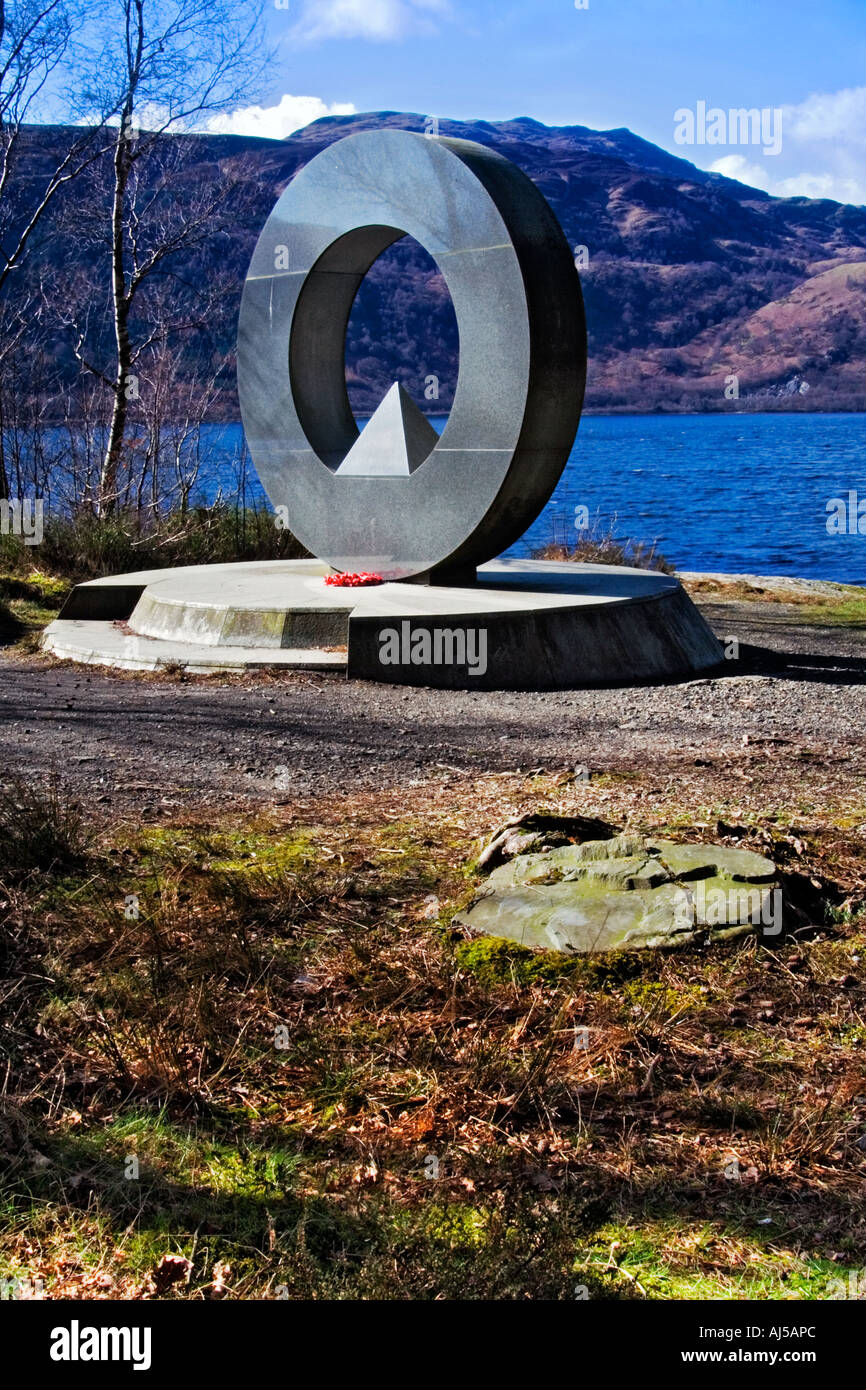 Le mémorial de guerre à Rowardennan sur la rive est du Loch Lomond, Ecosse. Banque D'Images