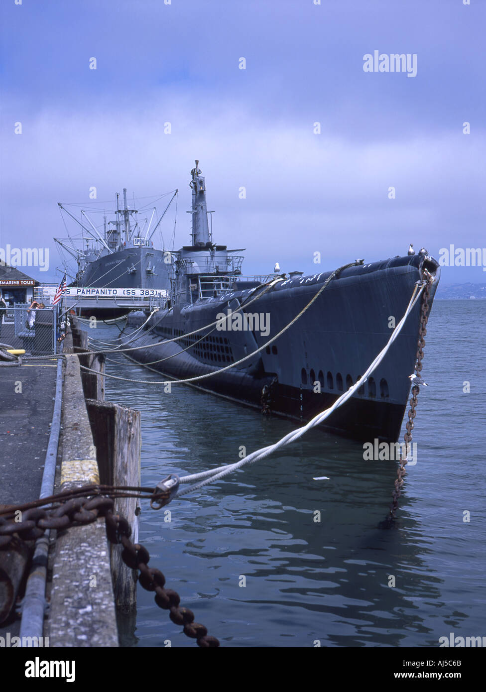 La DEUXIÈME GUERRE MONDIALE sous-marin américain USS Pampanito amarré à San Francisco Banque D'Images