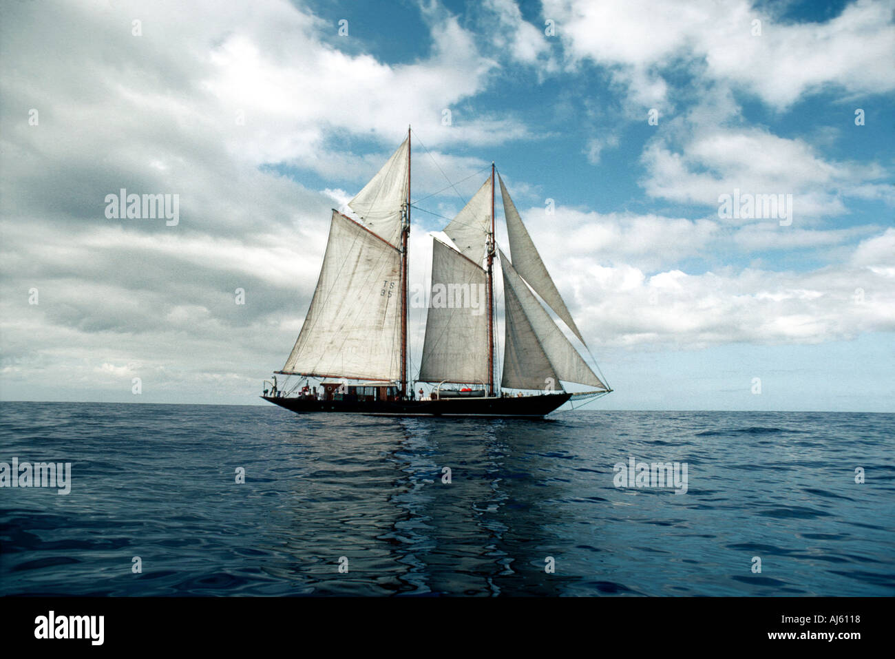 Tall Ship Te Vega sous voiles au plein milieu de l'océan Atlantique entre  les Canaries et les Bermudes Photo Stock - Alamy