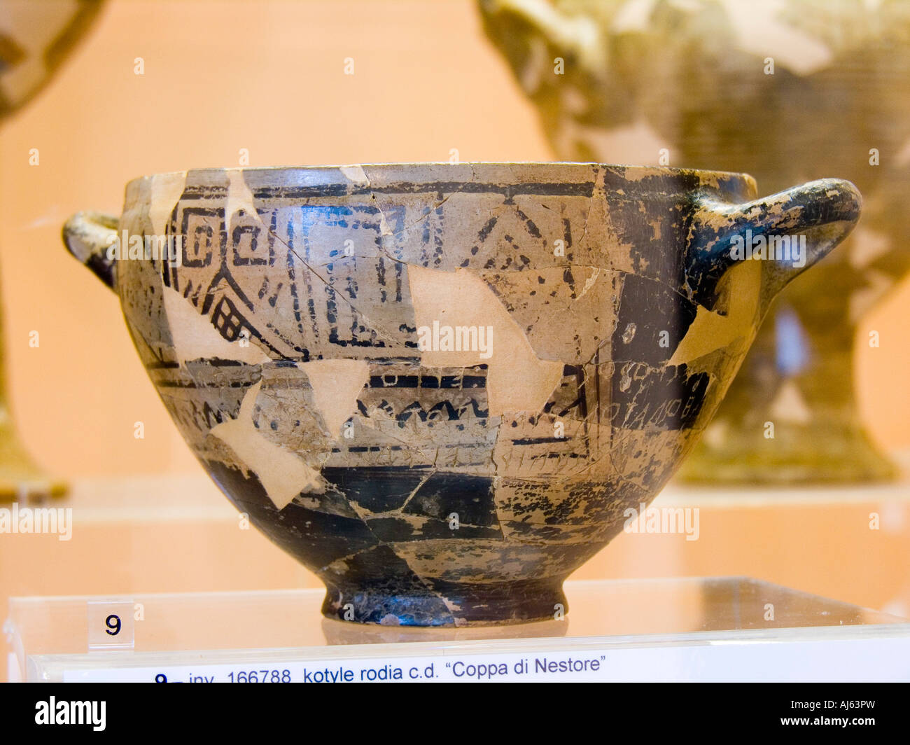 Nestor Cup, musée archéologique, Ischia, Italie Banque D'Images Nestor Cup, musée archéologique, Ischia, Italie Banque D'Images