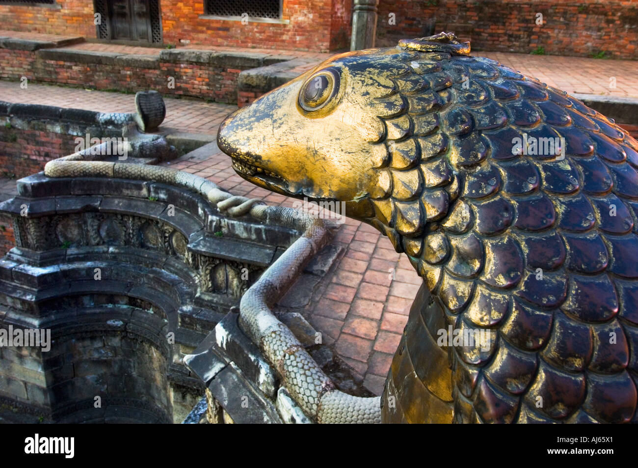 PATAN golden or bronze figure sculpture dans Bakhtapur Asie Népal rois king palace coucher du soleil coucher du soleil Gargoyle Banque D'Images