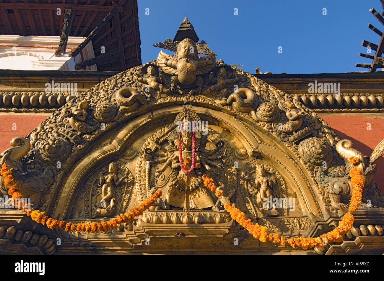 Or golden PATAN figure sculpture en Asie Népal Bakhtapur kings palace king coucher du soleil coucher du soleil Banque D'Images