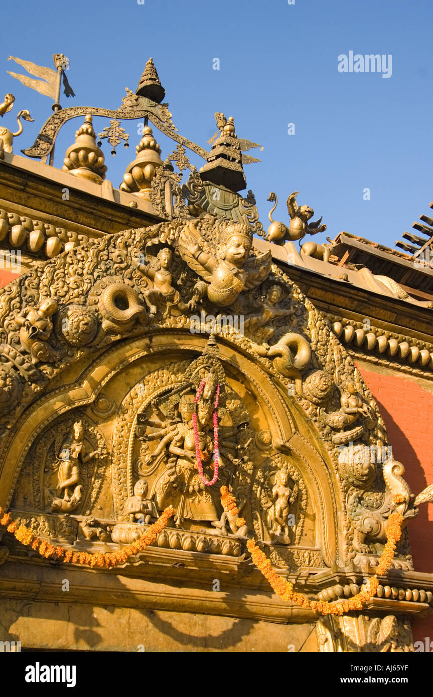 Or golden PATAN figure sculpture en Asie Népal Bakhtapur kings palace king coucher du soleil coucher du soleil Banque D'Images