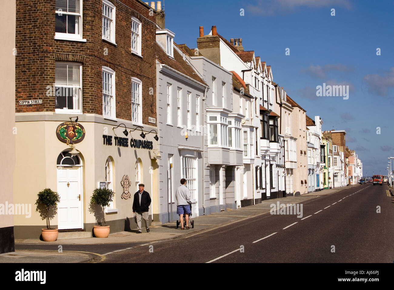 UK Kent Deal Beach Street colorfuly propriétés front peint Banque D'Images