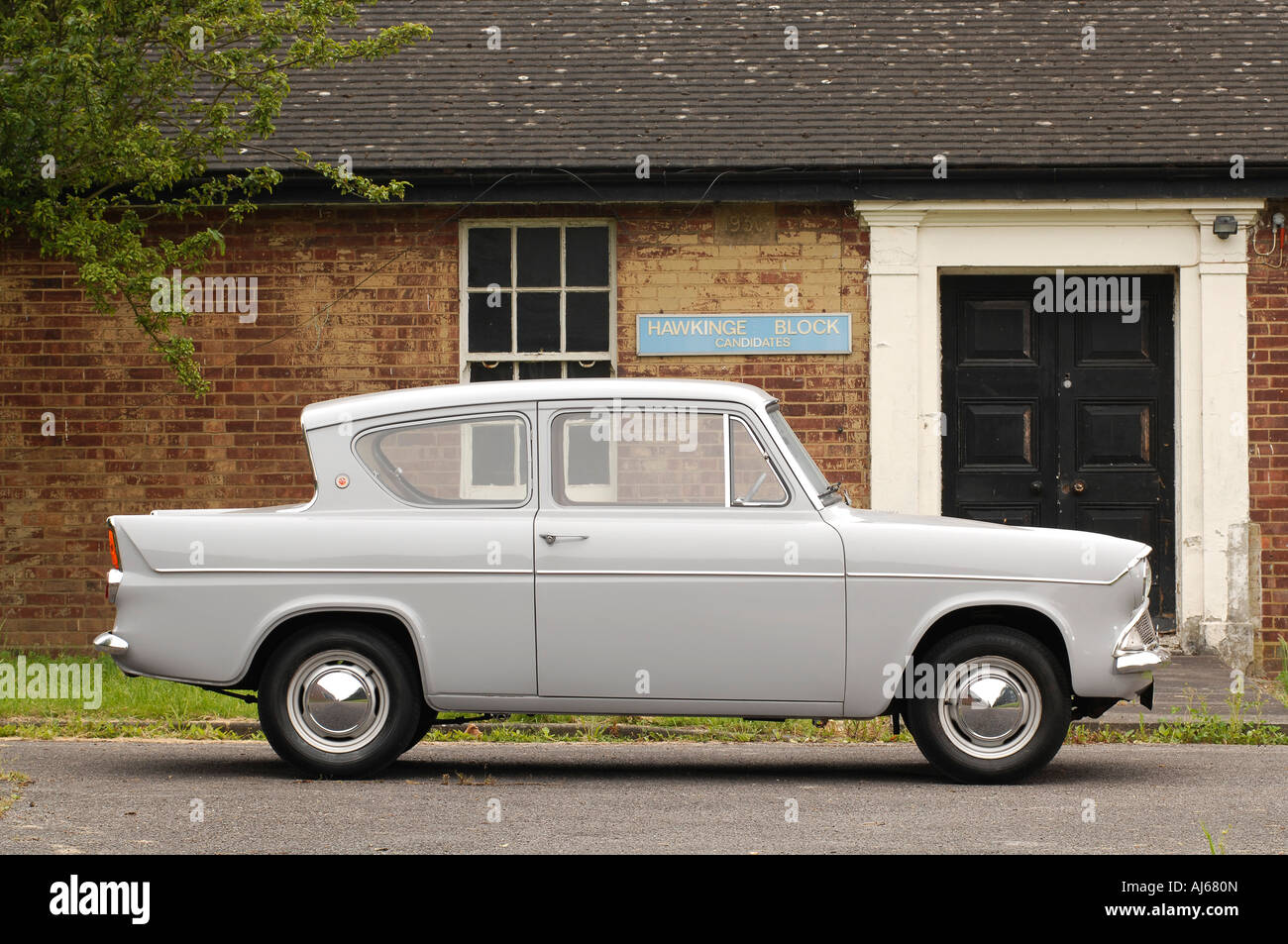Ford anglia 105e deluxe Banque de photographies et d’images à haute ...
