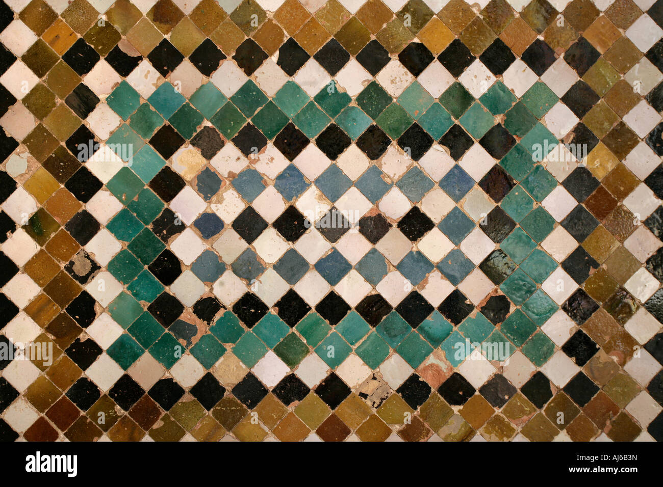 Un mur carrelé à l'intérieur de la Alhambra à Grenade s'ancien article Banque D'Images