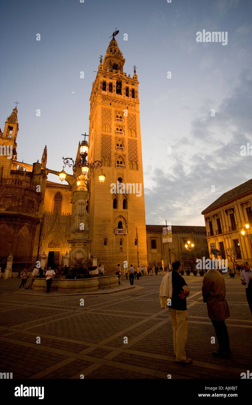 Cathédrale de Séville de nuit. Banque D'Images