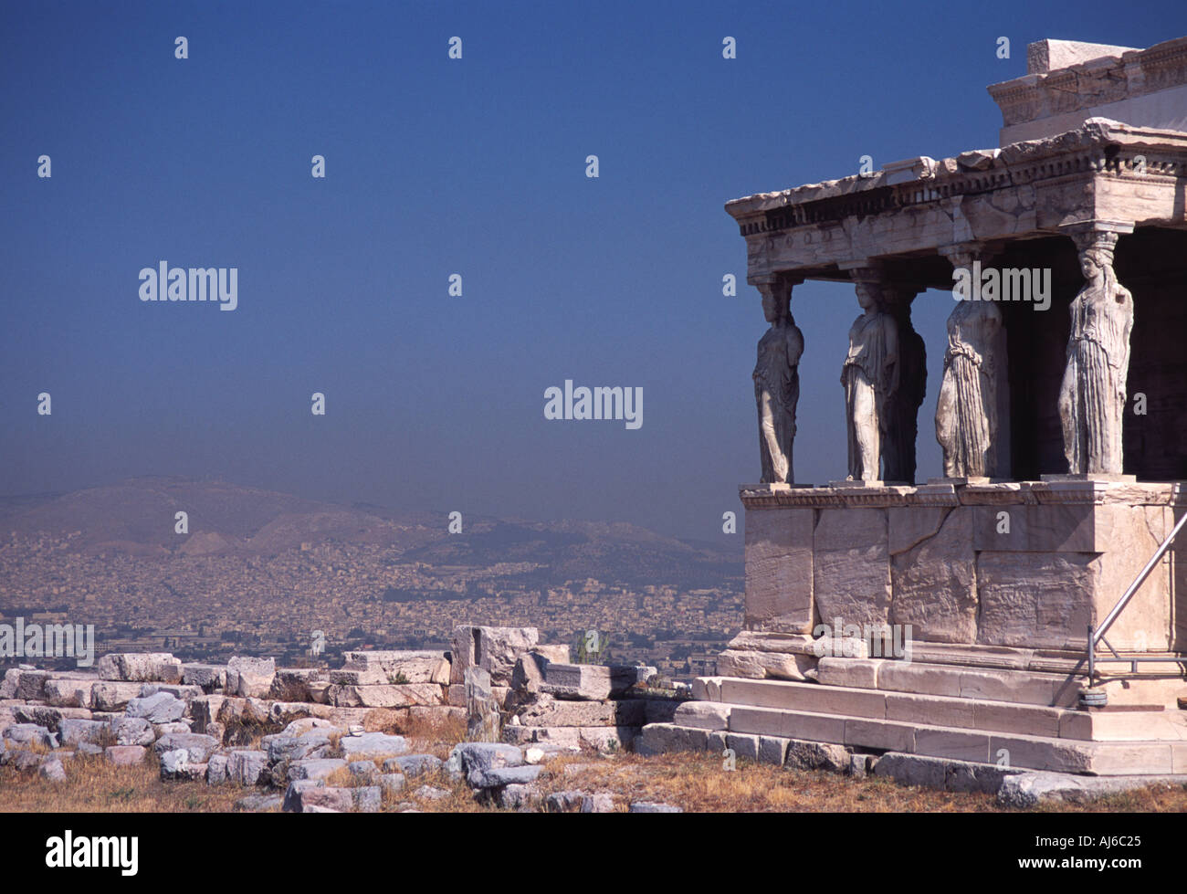 Porche de l'Erechteion cariatides à Athènes, Grèce Banque D'Images