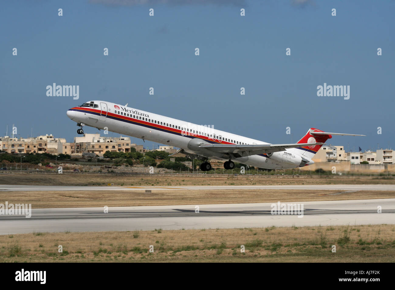 Meridiana McDonnell Douglas MD-82 décollant de Malte Banque D'Images