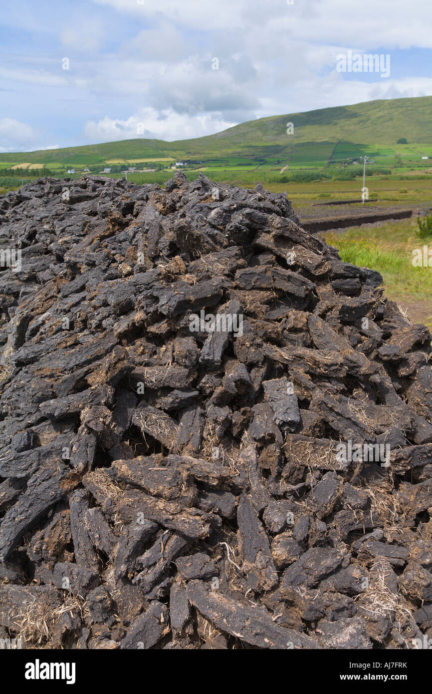Pile de tourbe coupe l'Anneau du Kerry County Kerry Ireland Photo Stock -  Alamy