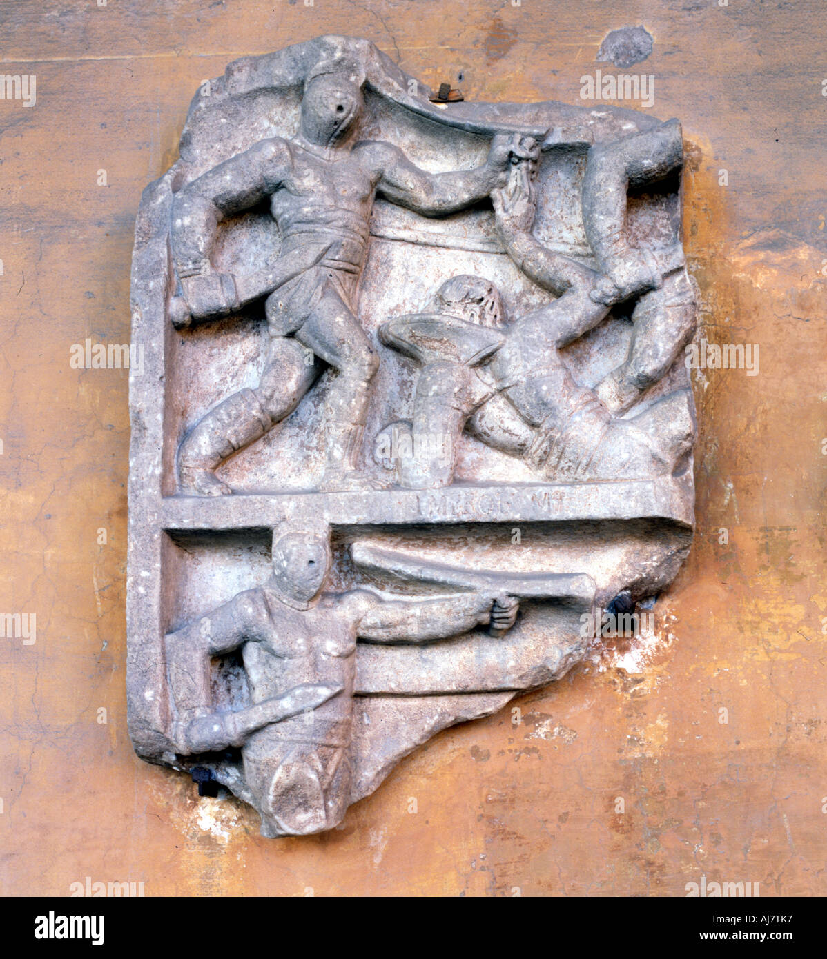 Fragment de relief montrant des combats de gladiateurs. Artiste : Inconnu Banque D'Images