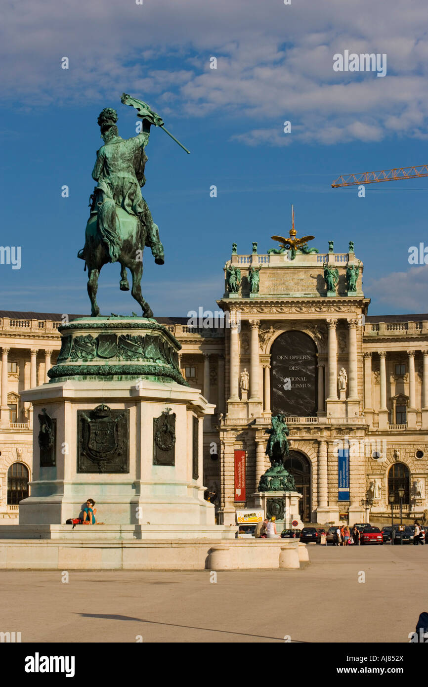 Vue sur Heldenplatz avec l'Archiduc Karl Statue et Neue Hofburg Vienne Autriche Banque D'Images