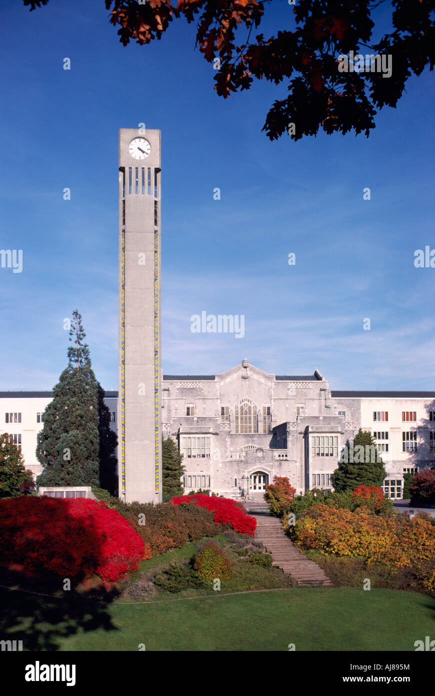 La tour de l'horloge et la bibliothèque principale de l'Université de la Colombie-Britannique (UBC), Vancouver British Columbia Canada Banque D'Images