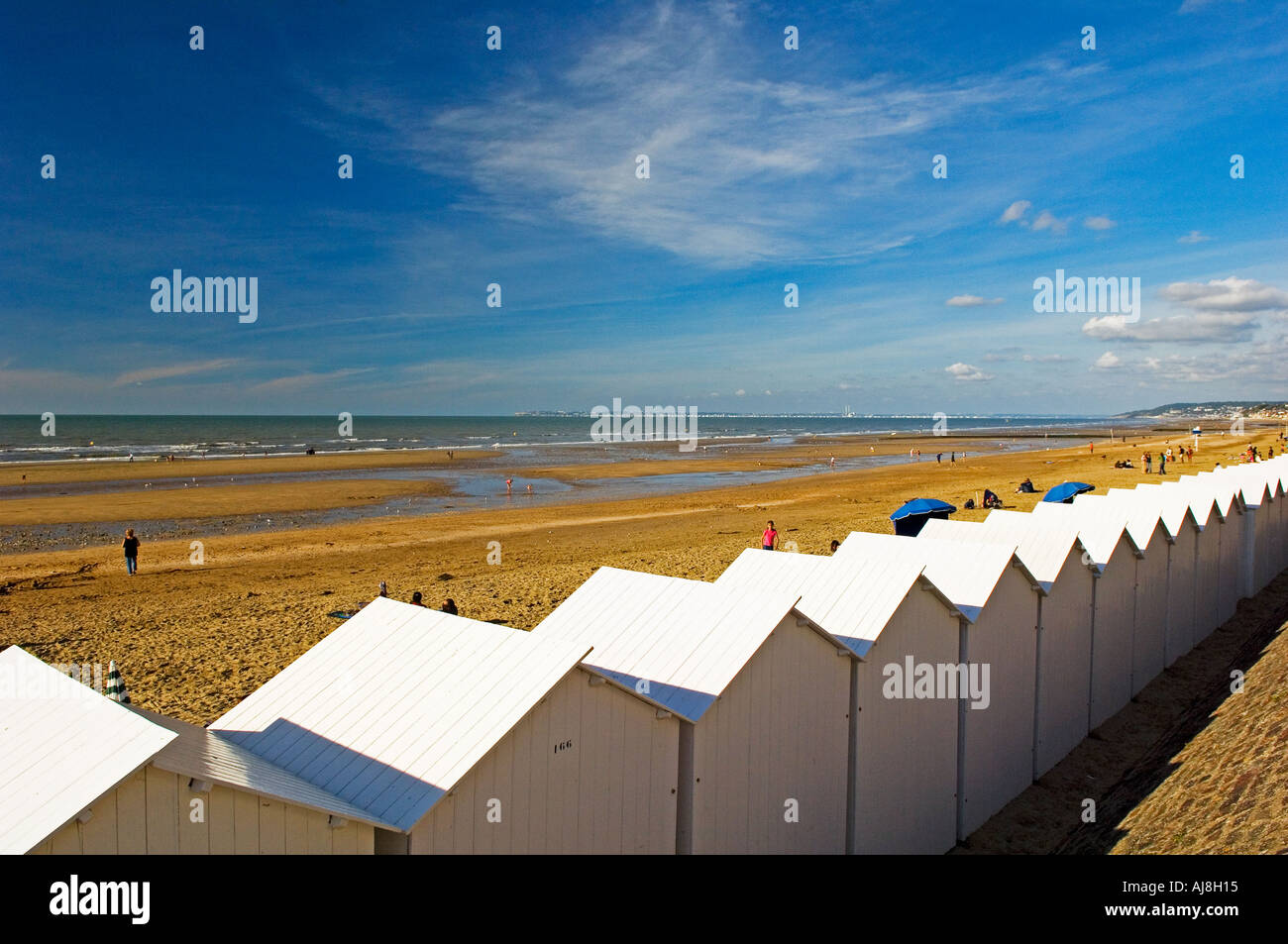 Villers sur Mer Plage et changeing abris Banque D'Images