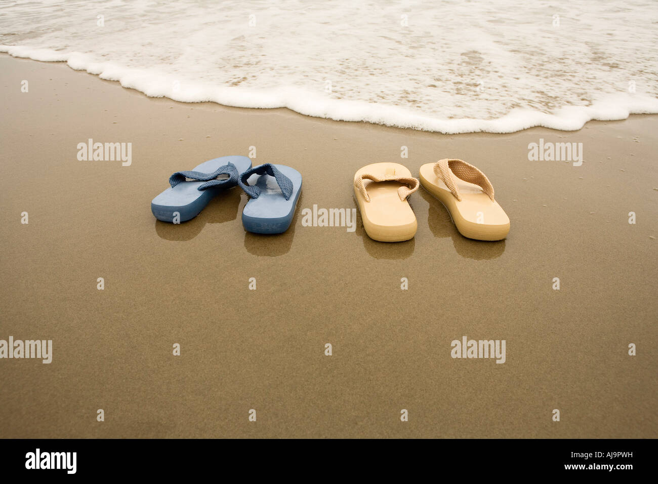 Flip Flops on Beach Banque D'Images